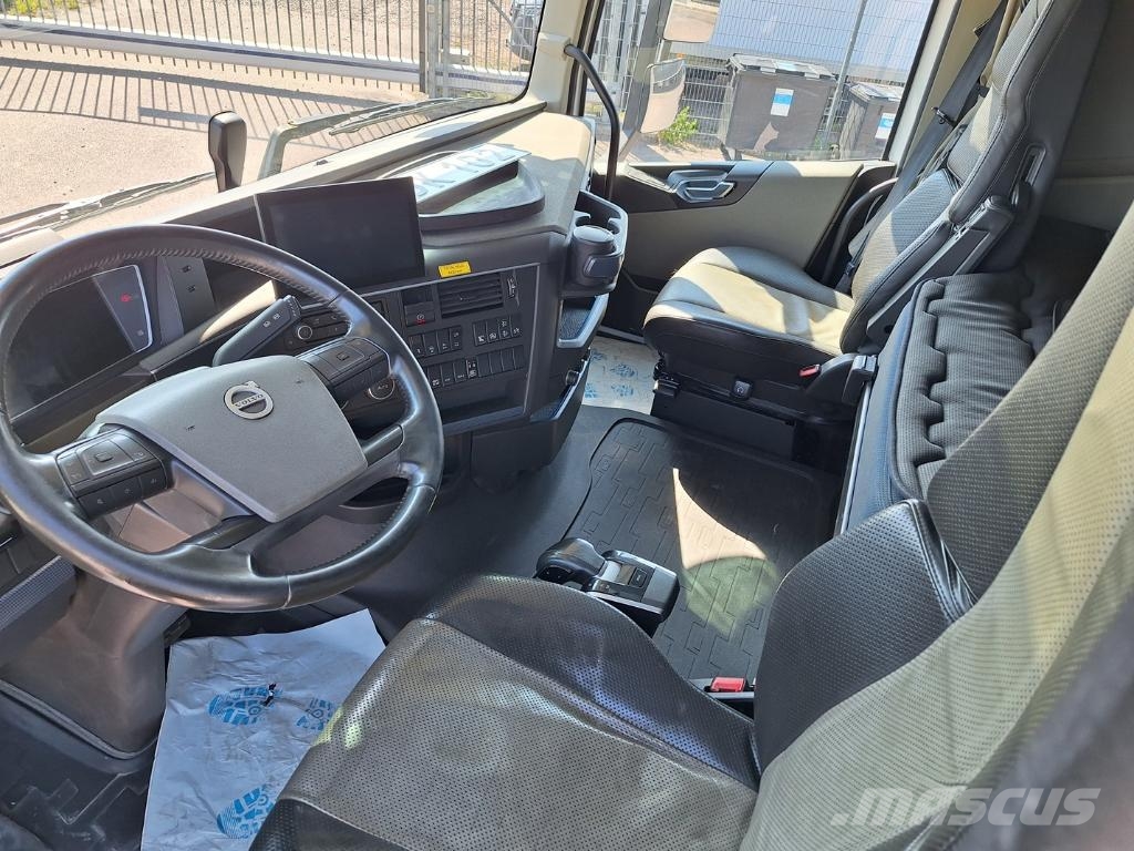 Volvo Vehicle Rigid 6x2-2 box full side opening Umpikorikuorma-autot