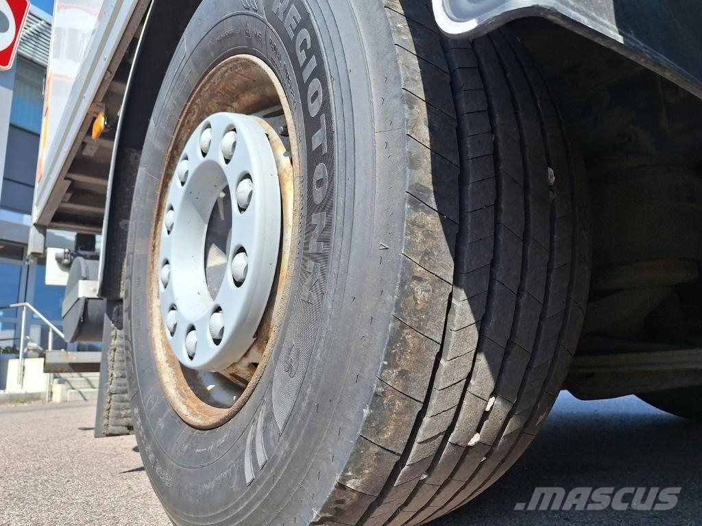 Volvo Vehicle Rigid 6x2-2 box full side opening Umpikorikuorma-autot