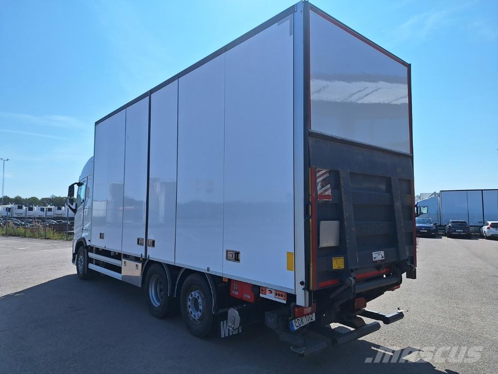 Volvo Vehicle Rigid 6x2-2 box full side opening Umpikorikuorma-autot