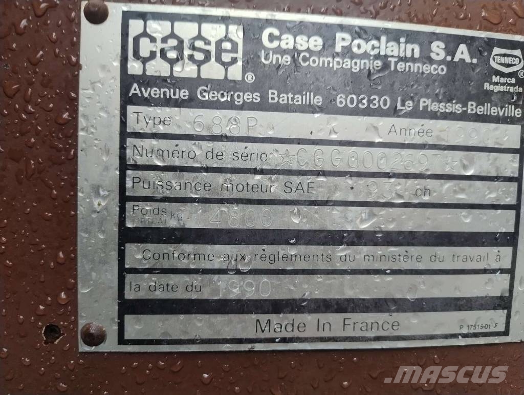 Case Poclain 688 P حفارات بعجل