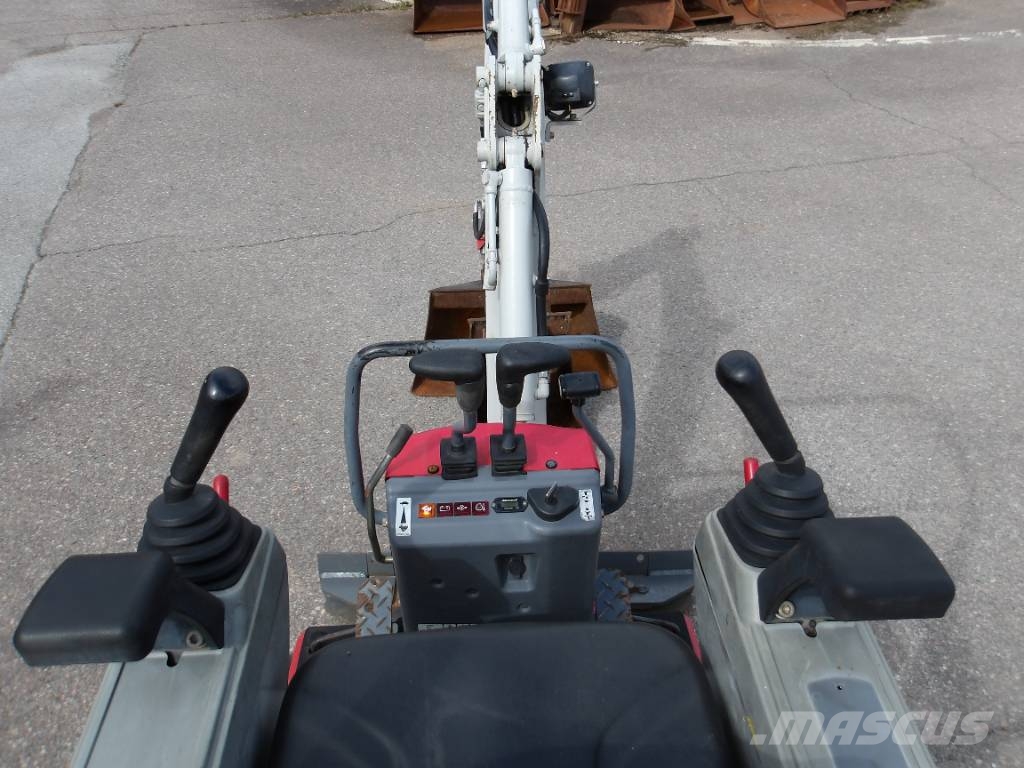 Takeuchi TB 210 R حفارات صغيرة أقل من 7 طن (حفارات صغيرة)
