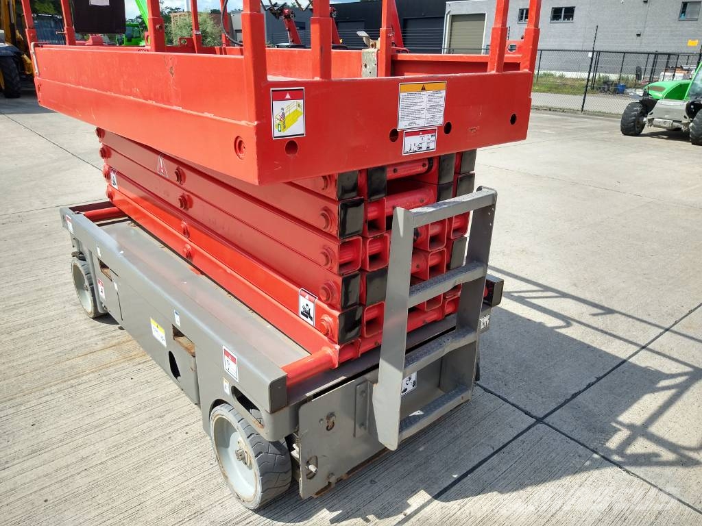 Haulotte Compact 14 (246) Scheren-Arbeitsbühnen