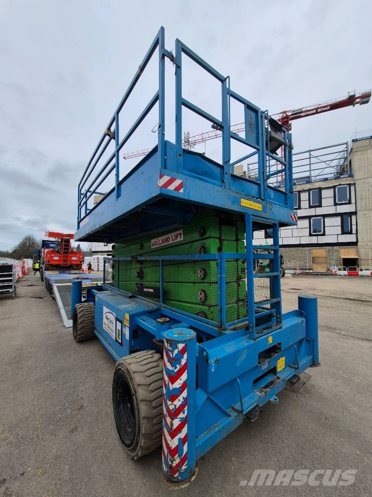 Holland Lift HL220D25 Nůžková zvedací plošina