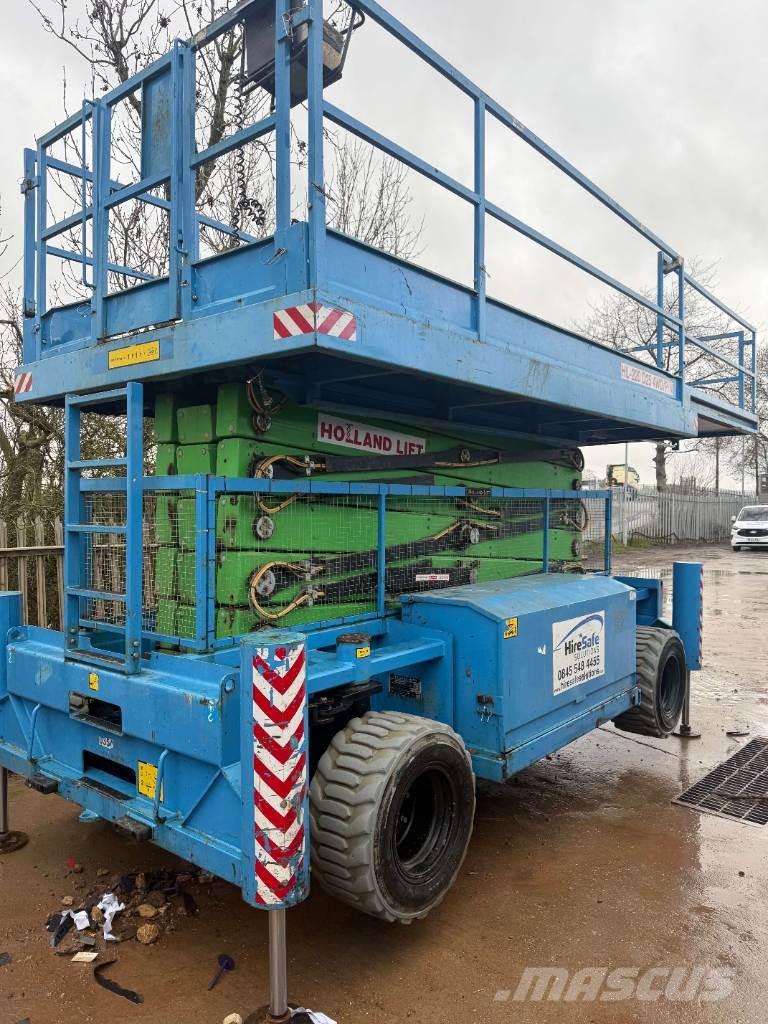Holland Lift HL220D25 Nůžková zvedací plošina