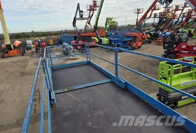 Holland Lift HL220D25 Nůžková zvedací plošina