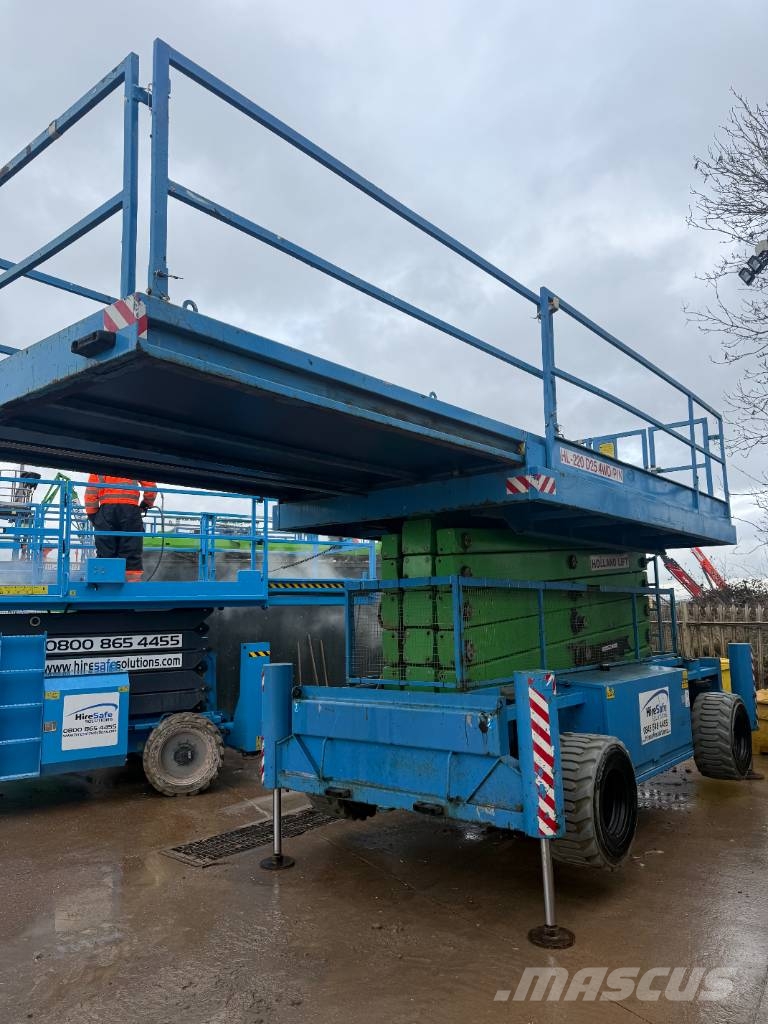 Holland Lift HL220D25 Nůžková zvedací plošina