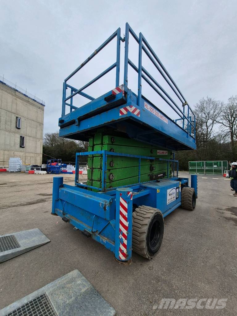 Holland Lift HL220D25 Nůžková zvedací plošina