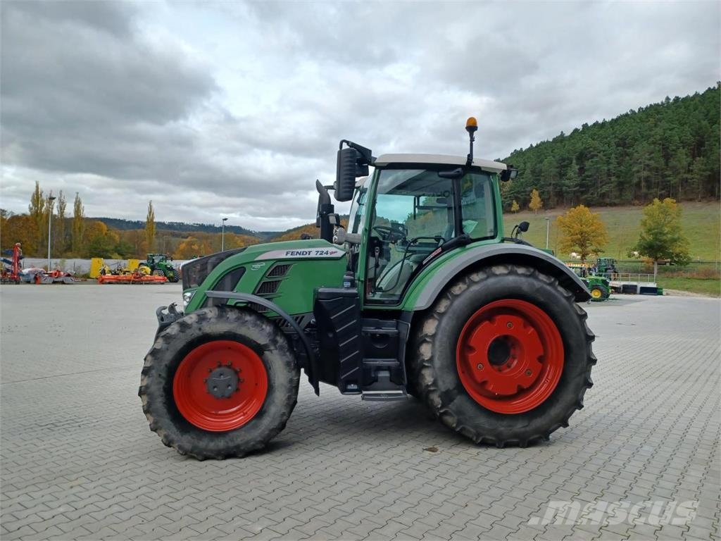 Fendt 724 Vario Profi Plus mit GPS Tractors