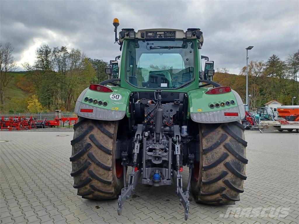 Fendt 724 Vario Profi Plus mit GPS Tractors