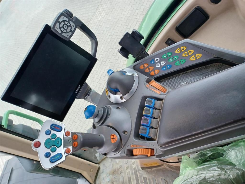 Fendt 724 Vario Profi Plus mit GPS Tractors