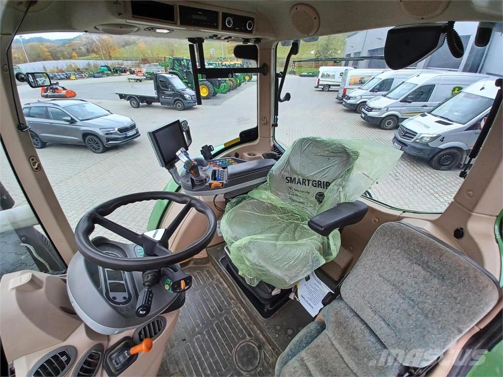 Fendt 724 Vario Profi Plus mit GPS Tractors