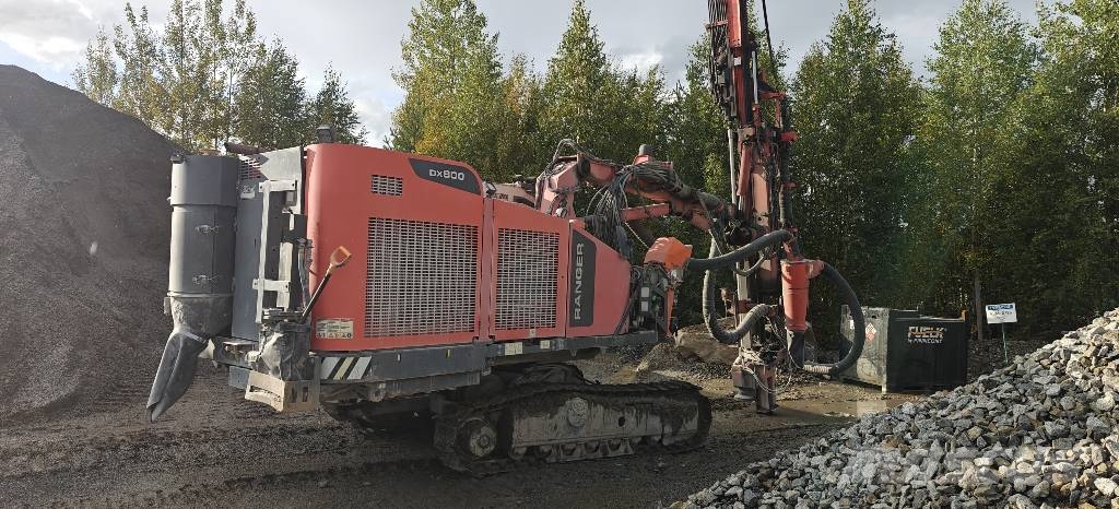 Sandvik DX 800 도로 굴착기