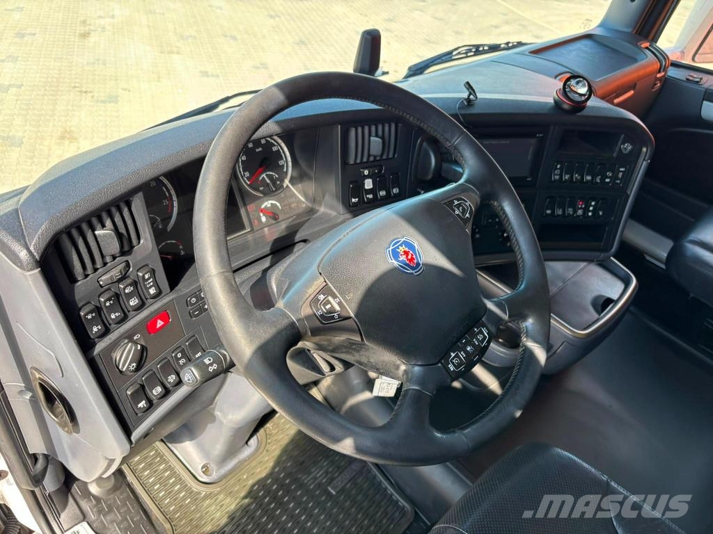 Scania R 730 8x4*4 CARRIER SUPRA / BOX L=7637 mm / RETARD Temperature controlled trucks