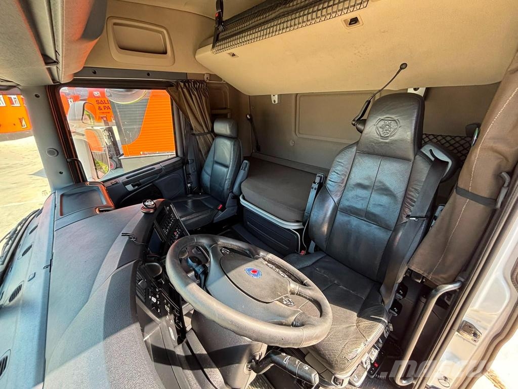Scania R 730 8x4*4 CARRIER SUPRA / BOX L=7637 mm / RETARD Temperature controlled trucks