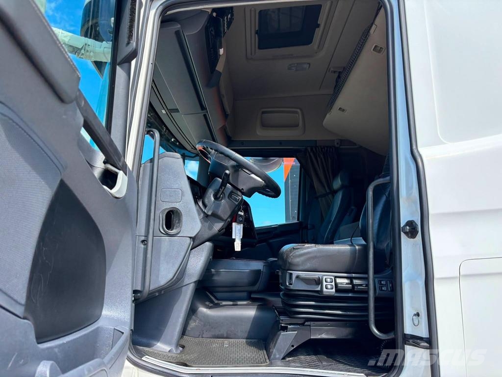 Scania R 730 8x4*4 CARRIER SUPRA / BOX L=7637 mm / RETARD Temperature controlled trucks