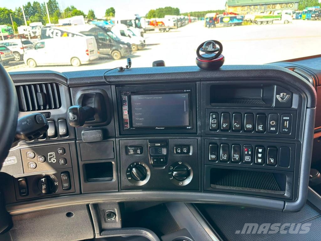 Scania R 730 8x4*4 CARRIER SUPRA / BOX L=7637 mm / RETARD Temperature controlled trucks