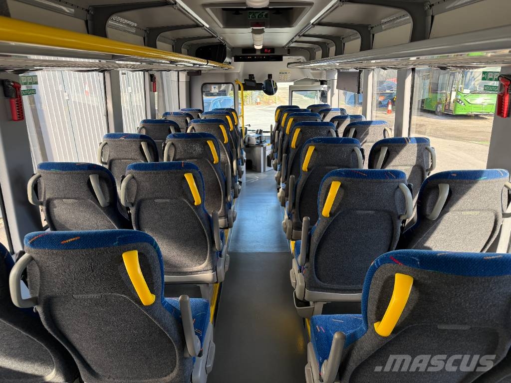 Volvo 8900. 62 seats. 3 Units! 長距離バス