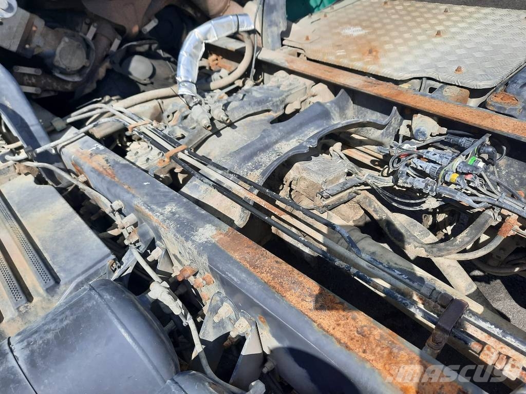 Scania R 520 LB Camiones con chasís y cabina