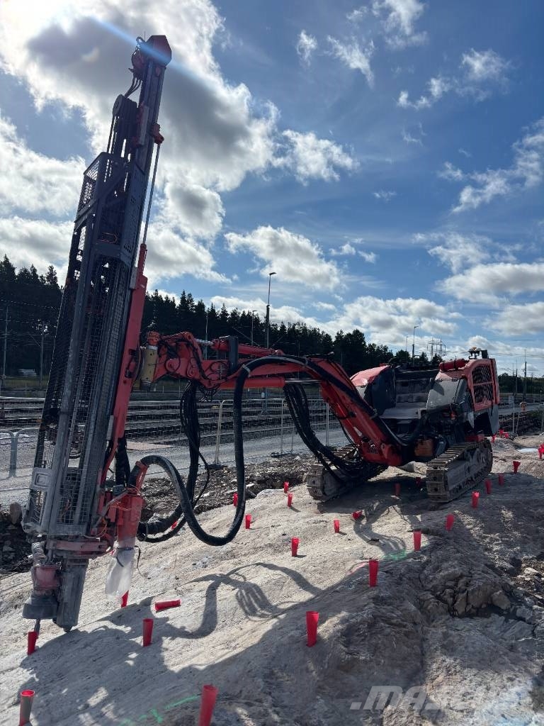 Sandvik Dino DC 400 Ri 도로 굴착기