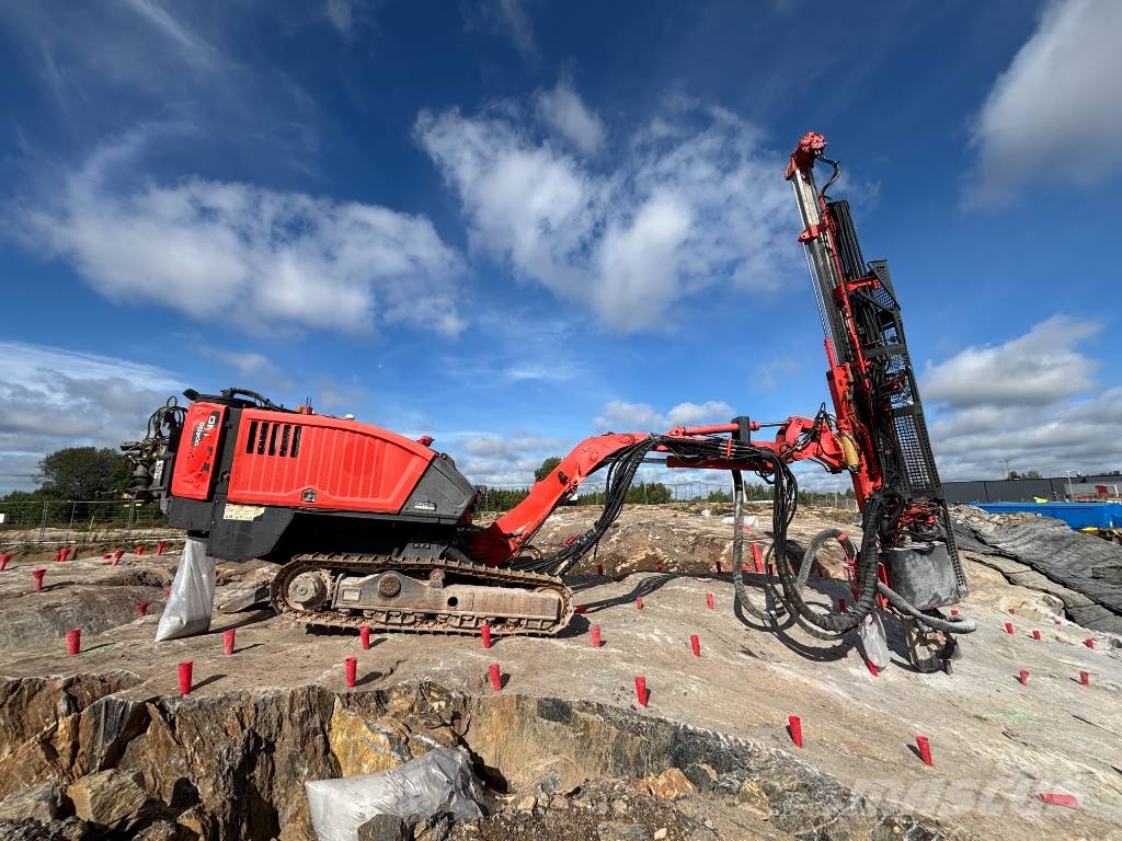 Sandvik Dino DC 400 Ri 도로 굴착기