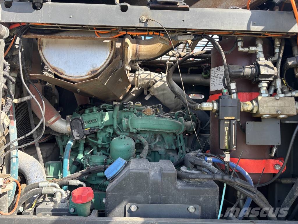Sandvik Dino DC 400 Ri 도로 굴착기