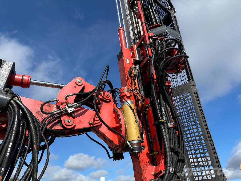 Sandvik Dino DC 400 Ri 도로 굴착기