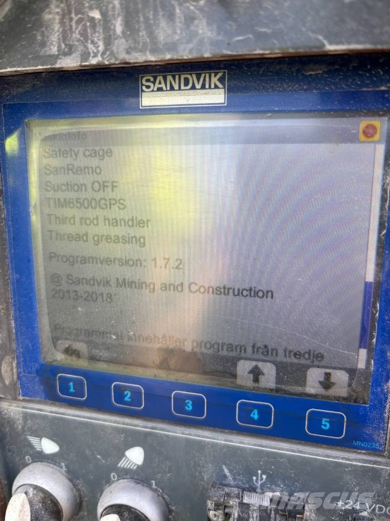 Sandvik Dino DC 400 Ri 도로 굴착기