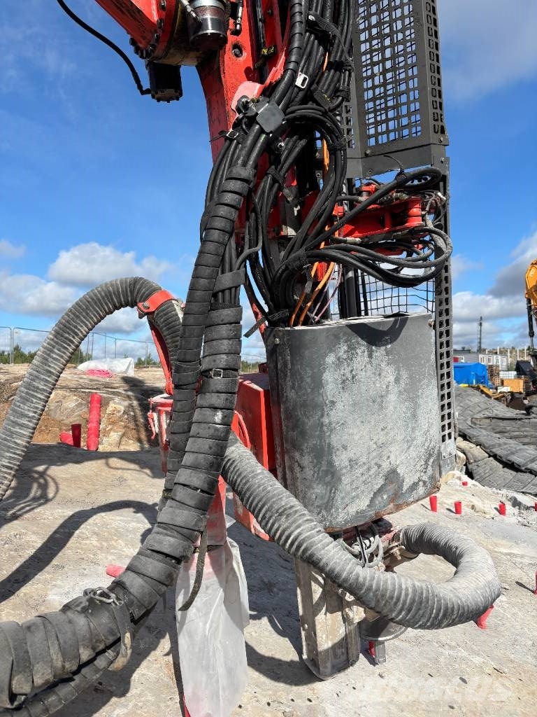 Sandvik Dino DC 400 Ri 도로 굴착기