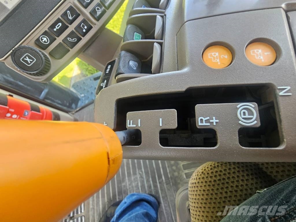 John Deere 8245 R Трактори