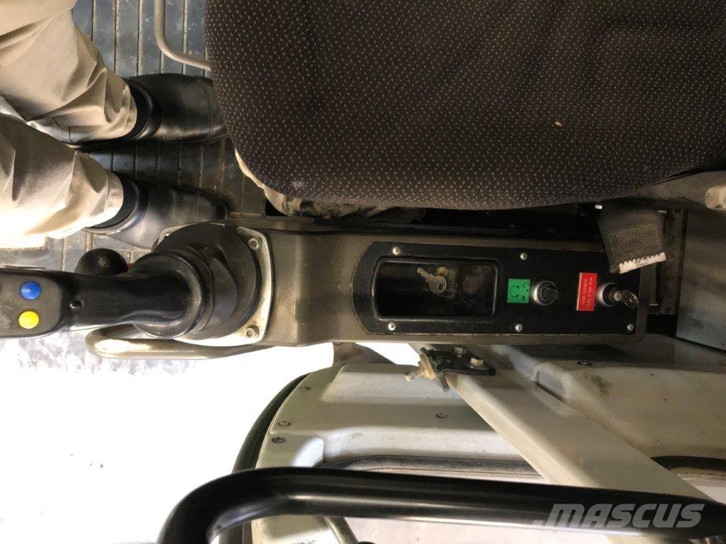 Sennebogen 690 履帶式起重機