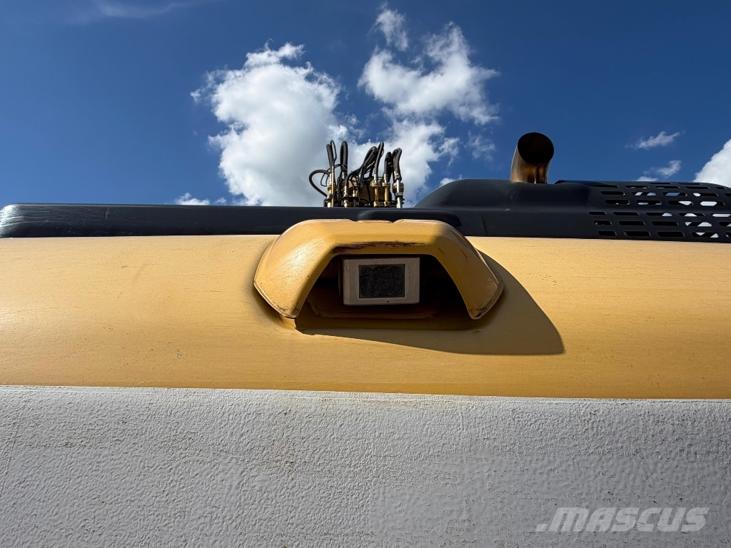 Komatsu PC 240 NLC-11 Εκσκαφείς με ερπύστριες