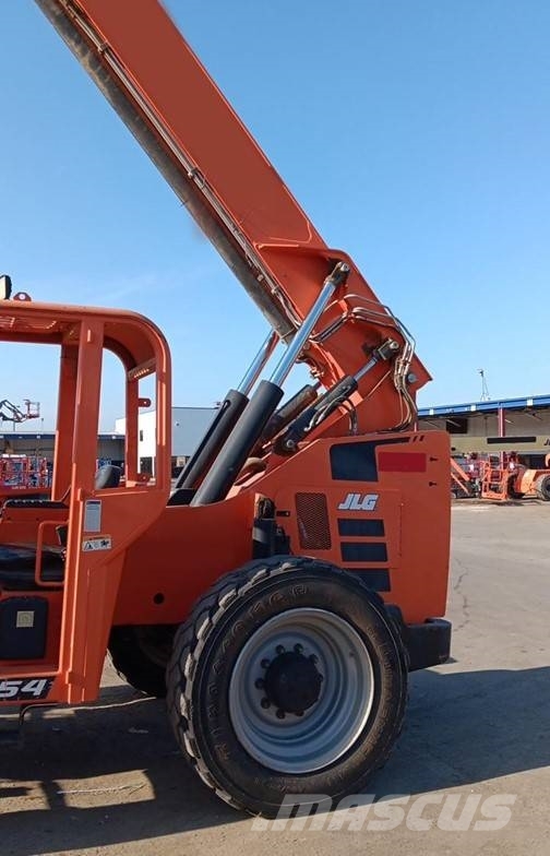 SkyTrak 10054 Telescopic handlers