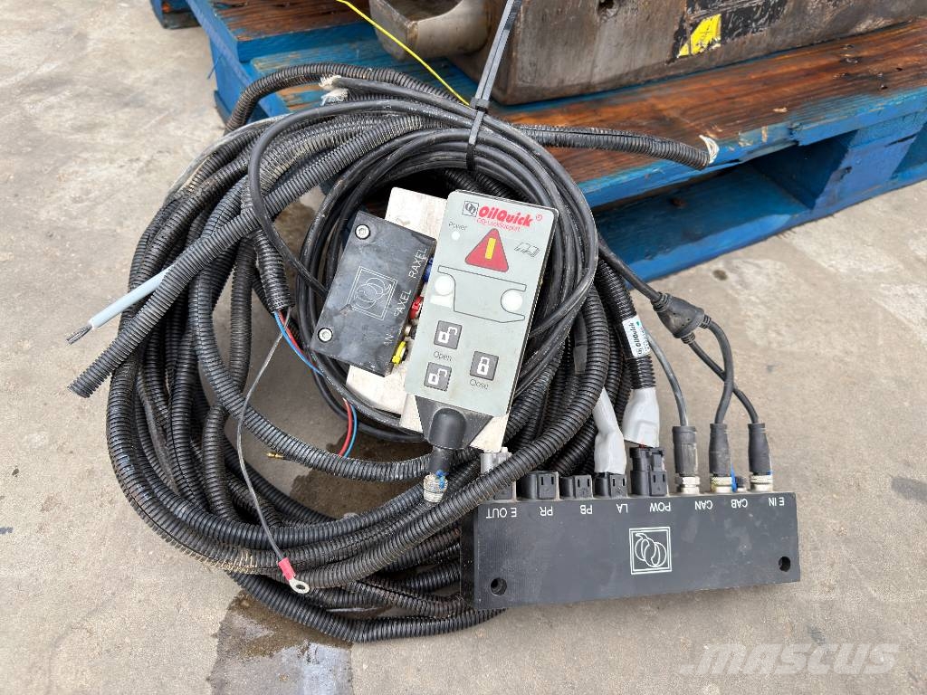 OilQuick OQ80 - M318D / M320F / M322D / 320D / 320E / 323D Quick connectors