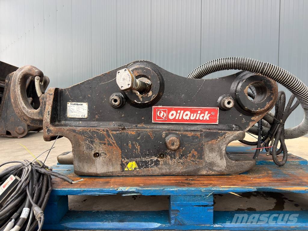 OilQuick OQ80 - M318D / M320F / M322D / 320D / 320E / 323D Quick connectors