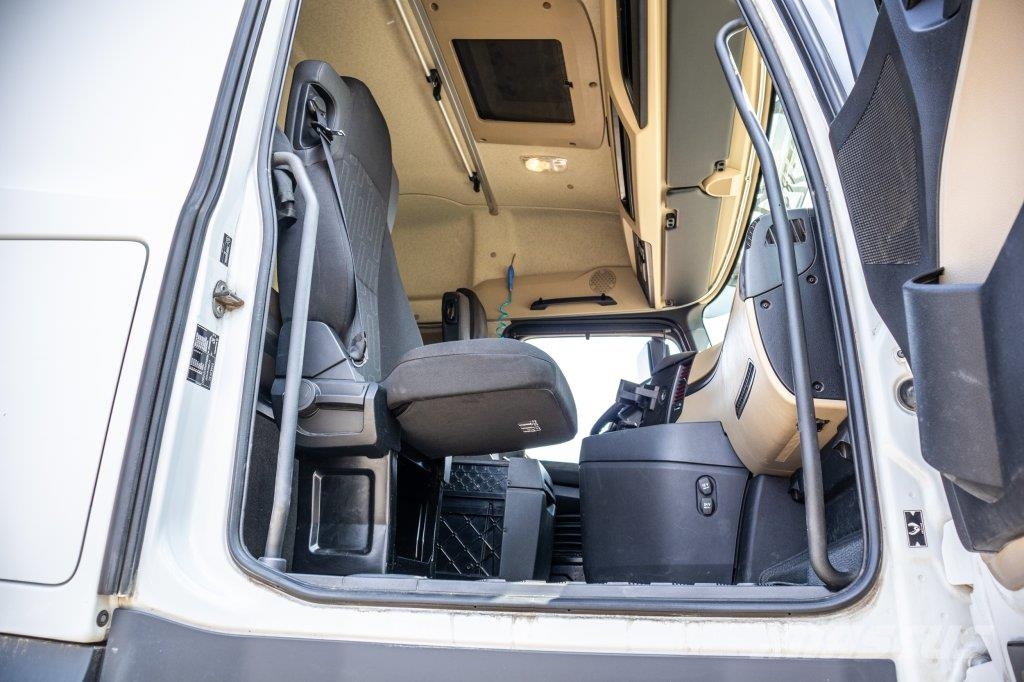 Mercedes-Benz AROCS 1845 HAD + HYDR. 트랙터 유닛