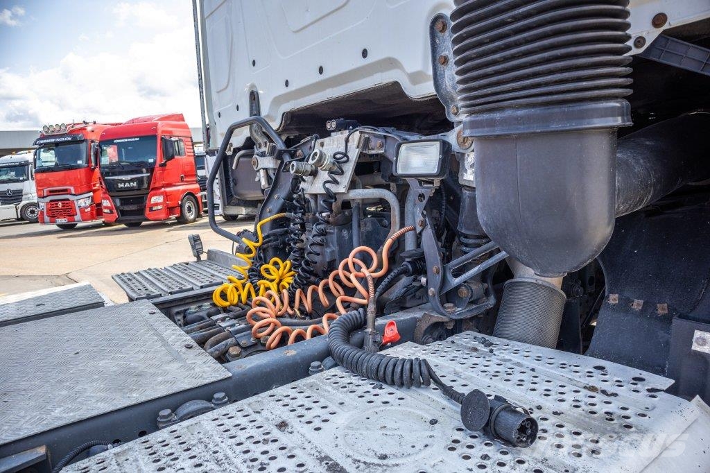 Mercedes-Benz AROCS 1845 HAD + HYDR. 트랙터 유닛