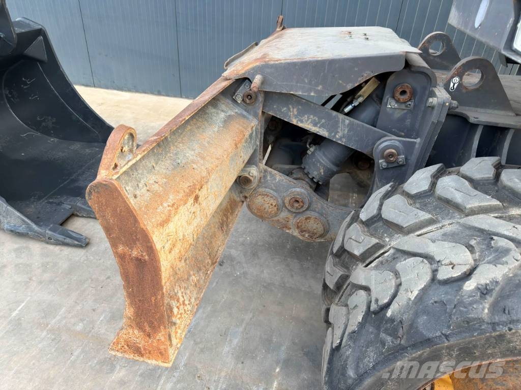 Volvo EW180E Pelle sur pneus