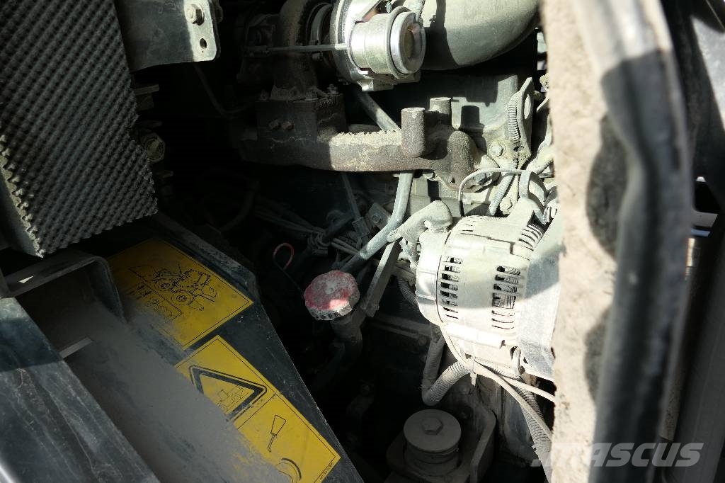 Komatsu WA 100 M-5 لوادر بعجل