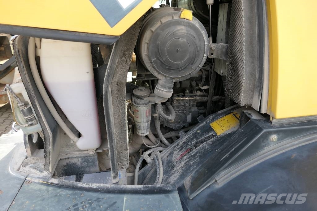 Komatsu WA 100 M-5 لوادر بعجل