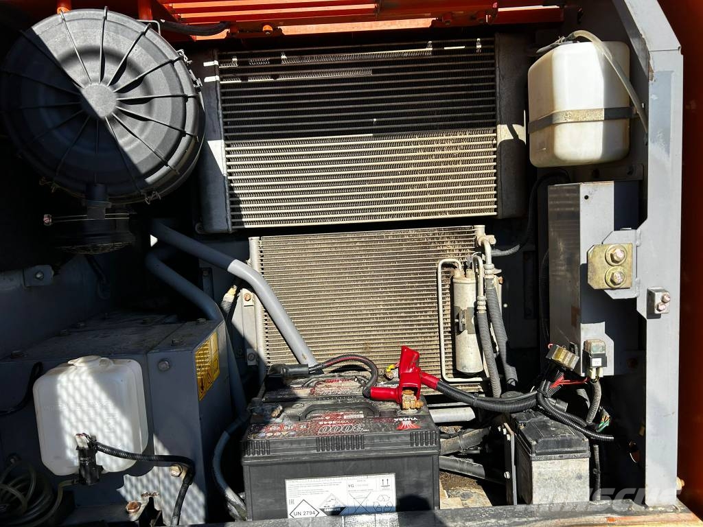 Hitachi ZX 140 W-3 / Vähän ajettu, 3Kauhaa, Huoltokirja! Εκσκαφείς με τροχούς - λάστιχα