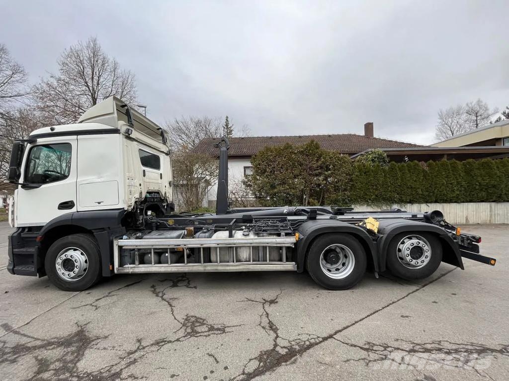 Mercedes-Benz Actros 2543 BL 6x2 MEILLER Abroller TÜV NEU! Камиони с кран с кука