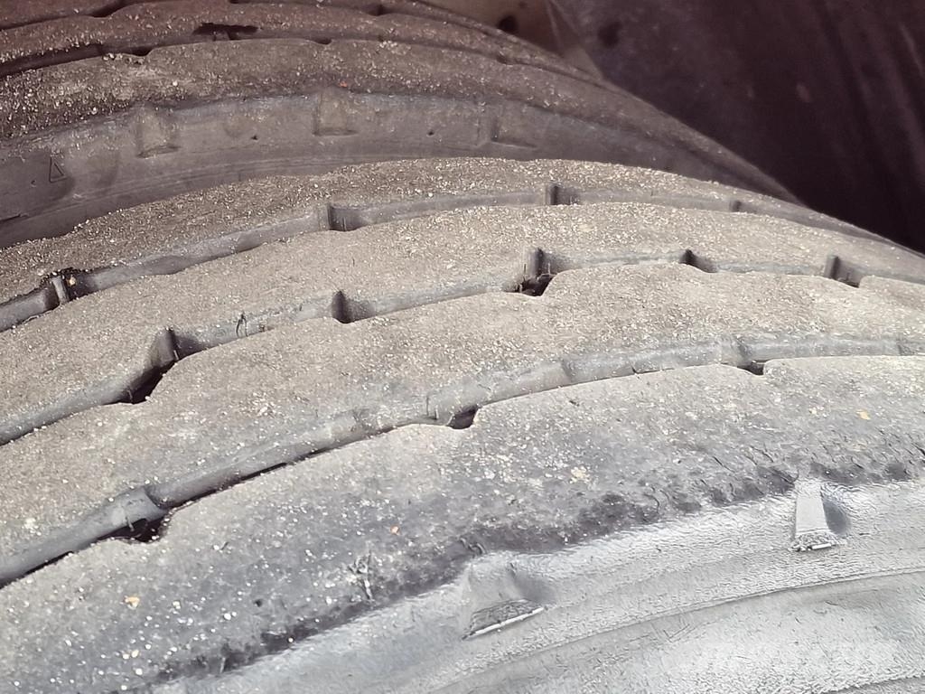 Krone BDF trailer with box - Box: 7.70 - 2.48 - 3.00 - F BDF Прицепы