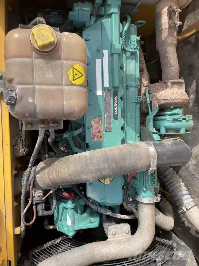 Volvo EC 250 D حفارات زحافة