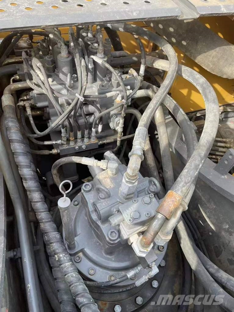 Volvo EC 250 D حفارات زحافة