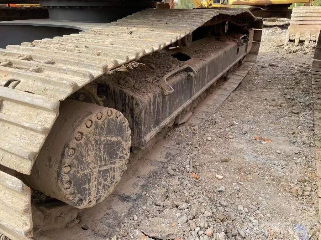 Volvo EC 250 D حفارات زحافة