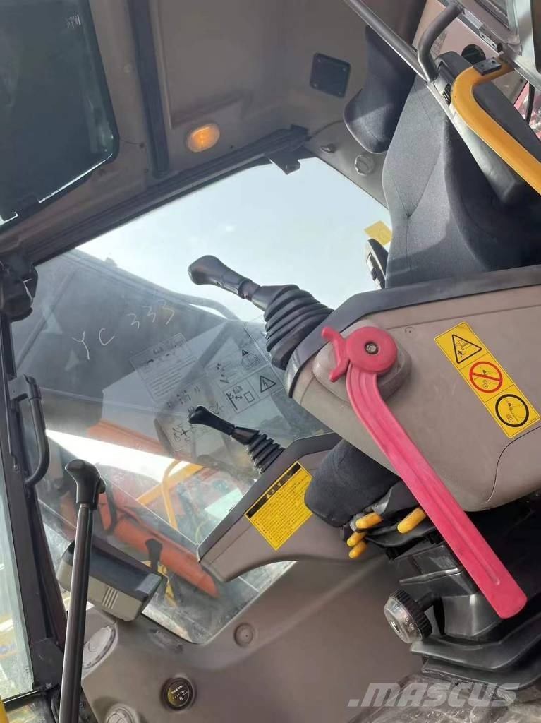 Volvo EC 250 D حفارات زحافة