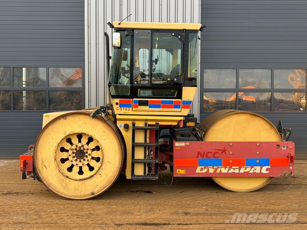 Dynapac CS142 振動ローラ