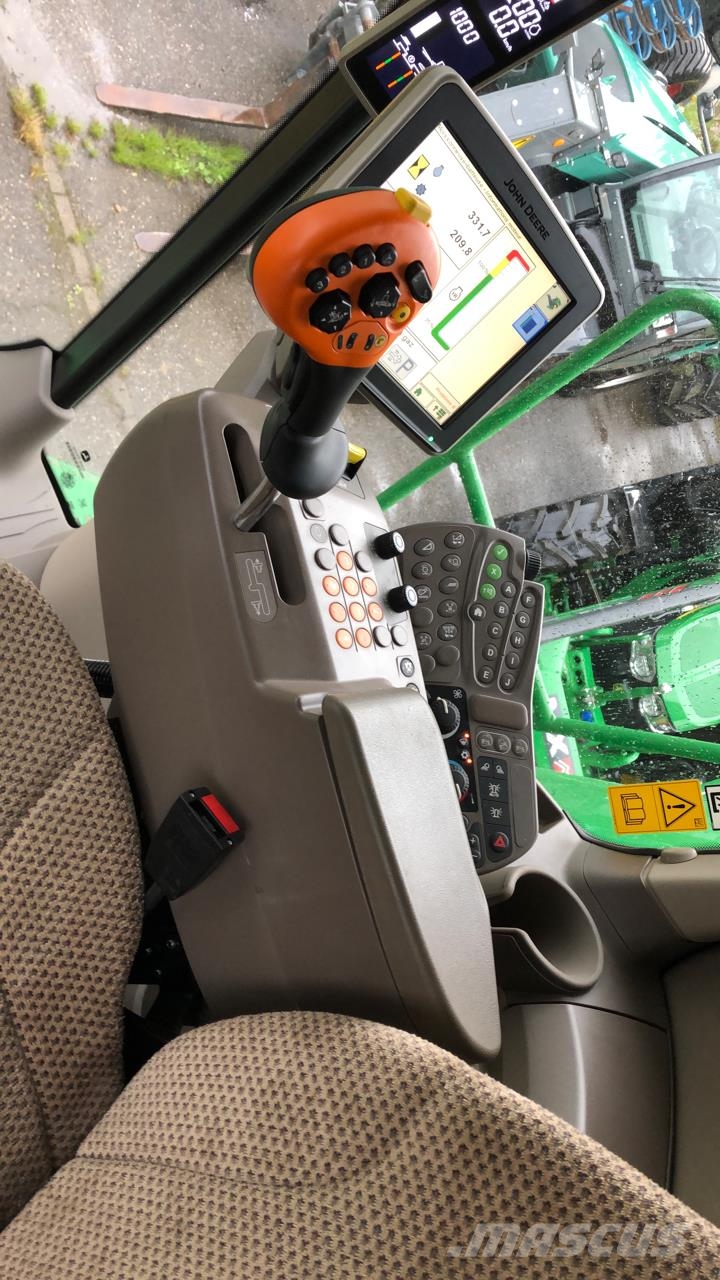 John Deere T560 HM Combine harvesters