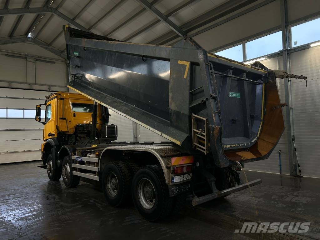 Mercedes-Benz Arocs 8X8 Kipper