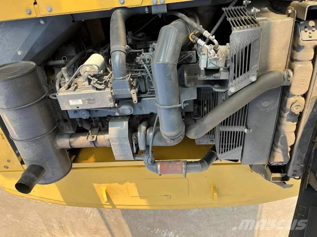 Komatsu PC 350 LC حفارات زحافة